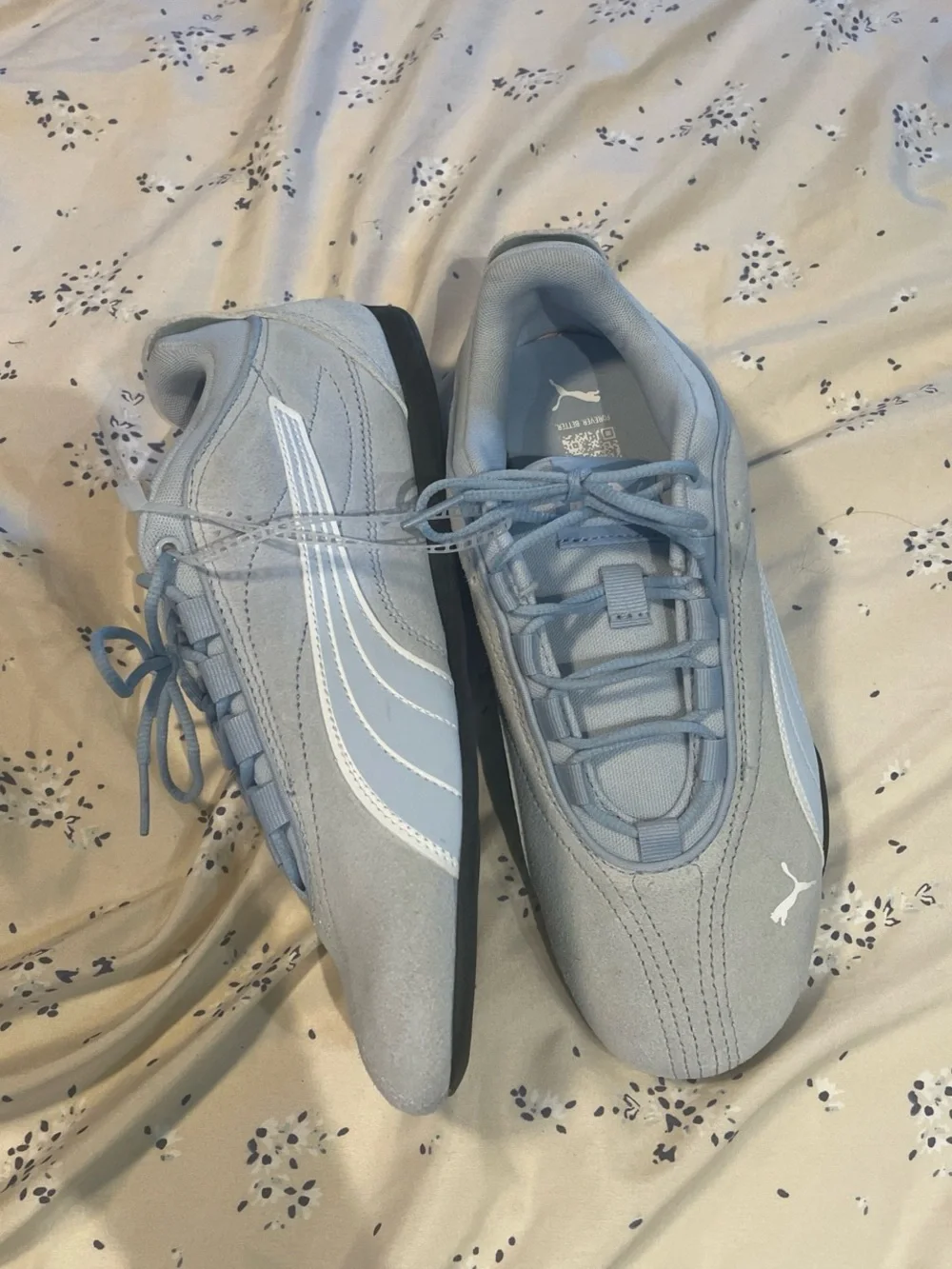 Puma light blue tennis shoes
